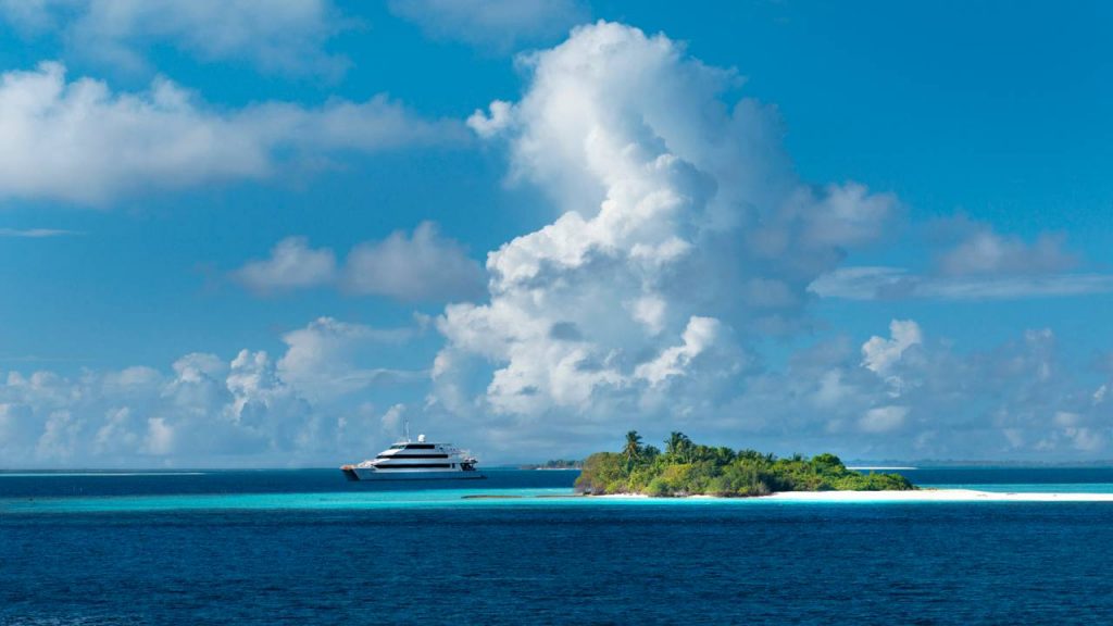 Traveling to the Maldives A MonthbyMonth Guide to the Best Times to