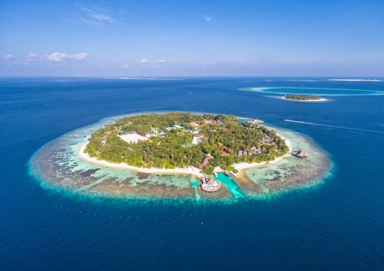 The Largest Hotels & Resorts in the Maldives – See Our List